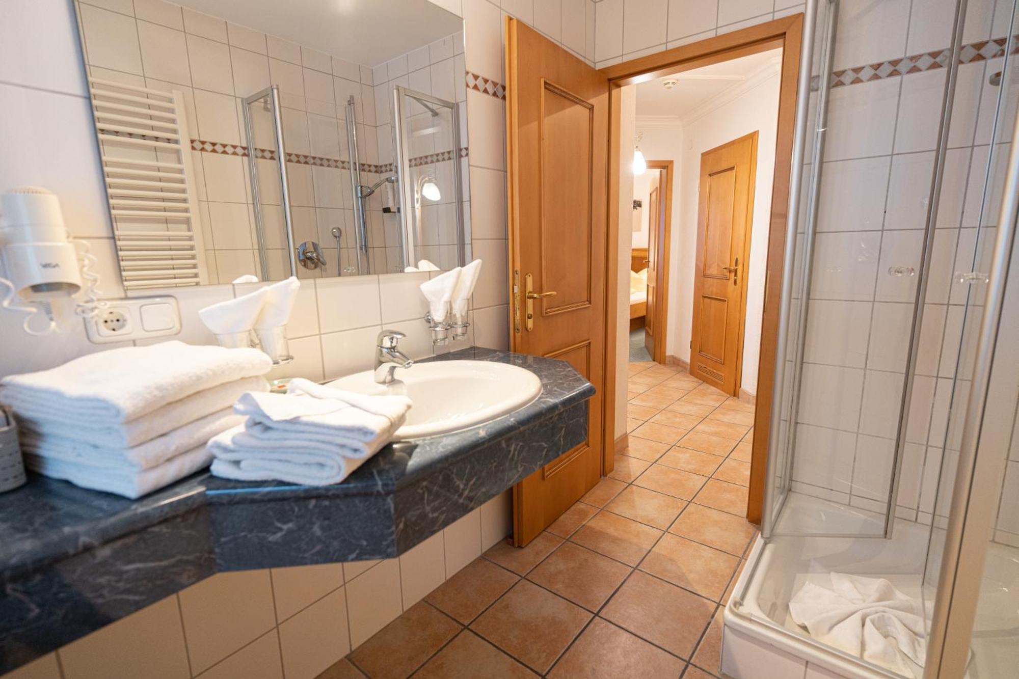 Haller'S Posthotel Riezlern Exteriör bild