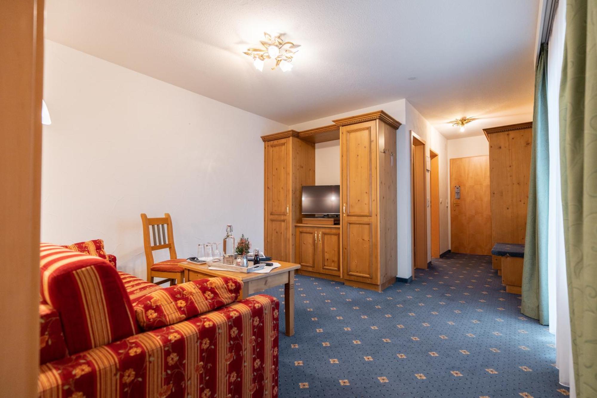 Haller'S Posthotel Riezlern Exteriör bild