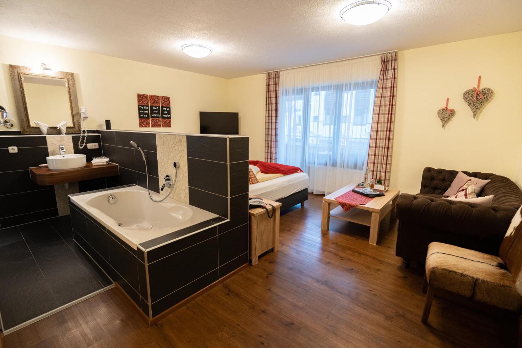 Haller'S Posthotel Riezlern Exteriör bild